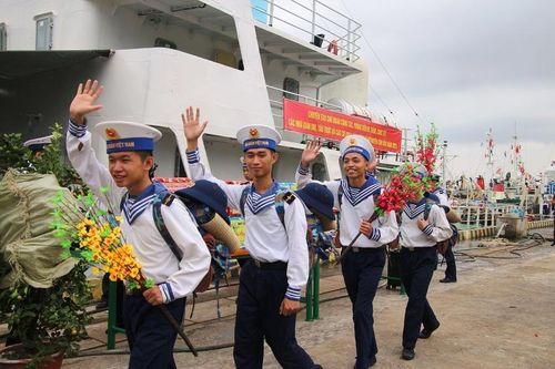 Đem mùa xuân ra pháo đài canh biển