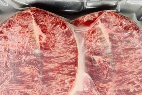 Sự thật về thịt bò Aukobe giá rẻ; nhà giàu Việt chuộng tôm quỷ đỏ 4,7 triệu/kg