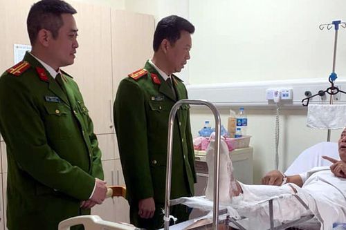 Tạm giữ thanh niên 'đi bão', tông gãy chân trung tá công an ở Hà Nội