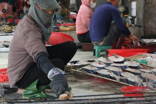 Làng cá nướng xứ Nghệ đỏ lửa suốt ngày đêm phục vụ Tết Nguyên đán
