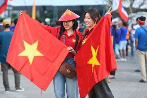 CĐV Việt Nam và 'biển người' Thái Lan đổ về Rajamangala