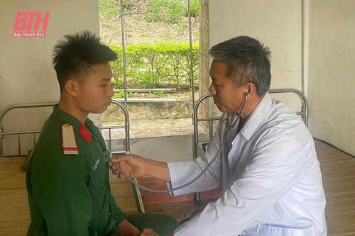 Thầy thuốc nơi đầu sóng ngọn gió