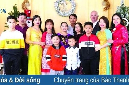Ở lại tết Việt...