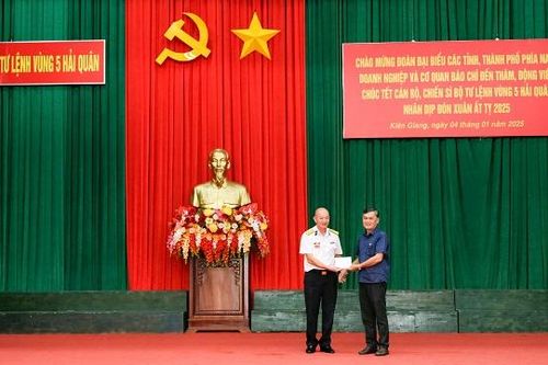 Đồng Tháp: Thăm, chúc Tết Bộ Tư lệnh vùng 5 Hải quân