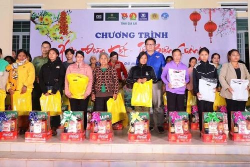 Hơn 400 suất quà được trao tại chương trình 'Xuân đoàn kết-Tết Biên cương'