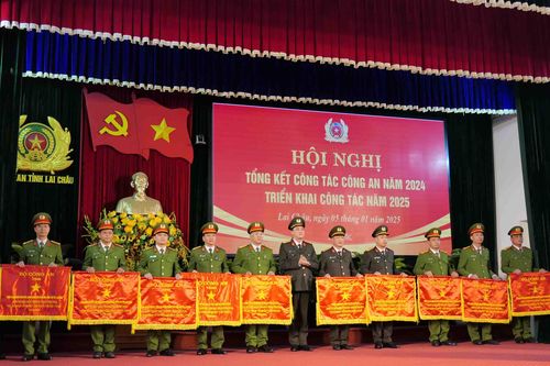 Công an tỉnh được Bộ Công an tặng Cờ dẫn đầu phong trào thi đua