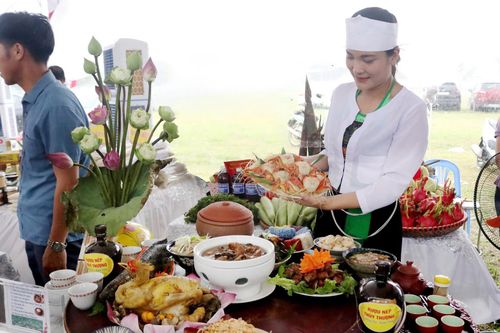 Độc đáo mâm cỗ xứ Mường