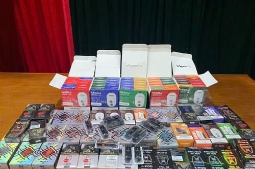 Đà Nẵng: Bắt giữ 2 đối tượng mua bán trái phép thuốc lá điện tử