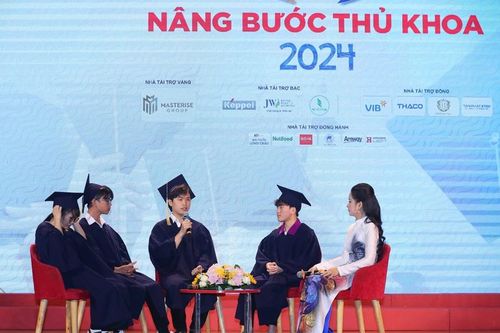 90 sinh viên xuất sắc toàn quốc được 'Nâng bước Thủ khoa'