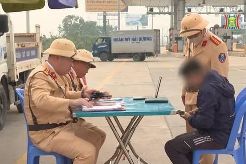 Chuyển làn không tín hiệu trên cao tốc: Phạt 5 triệu đồng