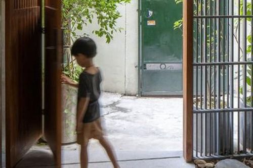 Nhà 35m2 trong ngõ nhỏ Hà Nội, mặt trước thoáng sáng, bên trong rộng rãi và tiện nghi