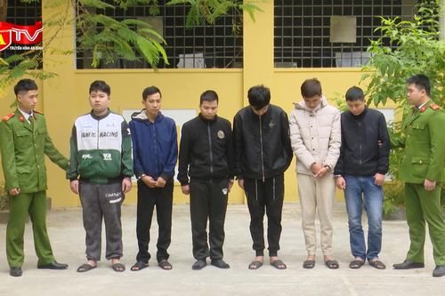 Bắt nhóm 'xe ôm', lộ đường dây phân phối giấy khám sức khỏe giả