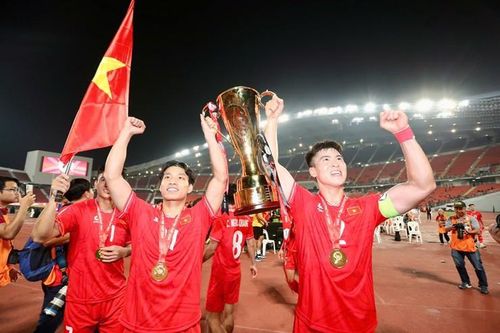 14h30 chiều nay đội tuyển bóng đá Việt Nam sẽ về đến sân bay Nội Bài