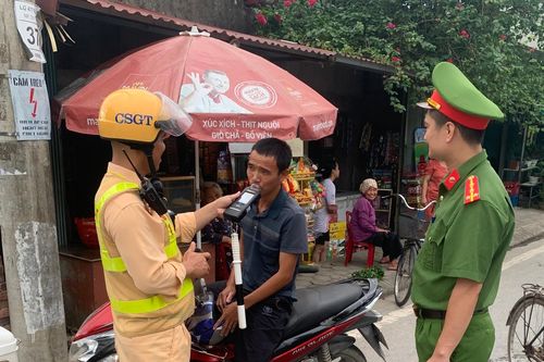 Công an cấp xã được xử phạt vi phạm giao thông nào với lái xe ô tô?