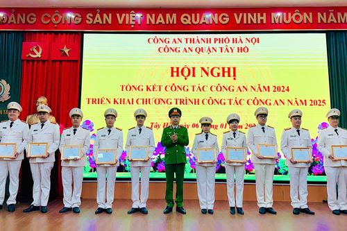 Công an quận Tây Hồ: Chủ động nắm tình hình, bám sát cơ sở, giữ vững an ninh trật tự