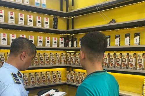 Tổng cục Hải quan yêu cầu dừng thủ tục hải quan đối với thuốc lá điện tử và thuốc lá nung nóng