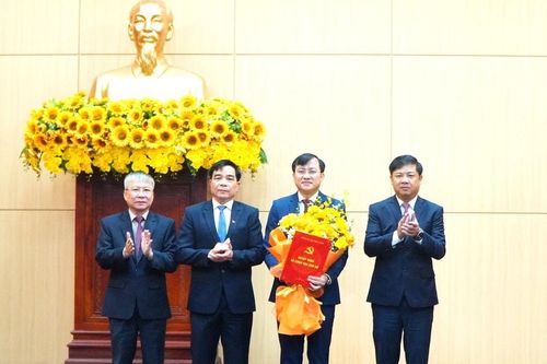 Chuẩn y ông Phan Văn Bình tham gia Ban Thường vụ Tỉnh ủy Quảng Nam