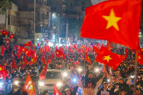 Đêm không ngủ của người hâm mộ tuyển Việt Nam