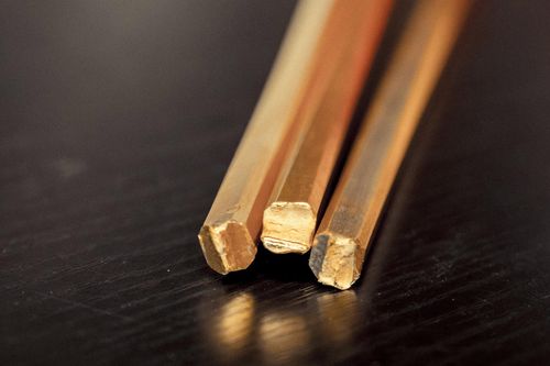 Biến laptop cũ thành trang sức vàng 9 carat