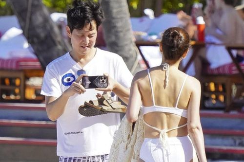 Lee Jung Jae du lịch cùng bạn gái phó chủ tịch