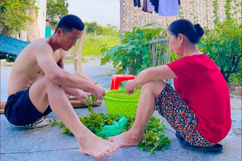 Thủ môn Đình Triệu mê canh mồng tơi, gà tiềm