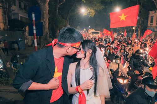 Cặp đôi Hà Nội chụp bộ ảnh cưới 'được cả nước ăn mừng'