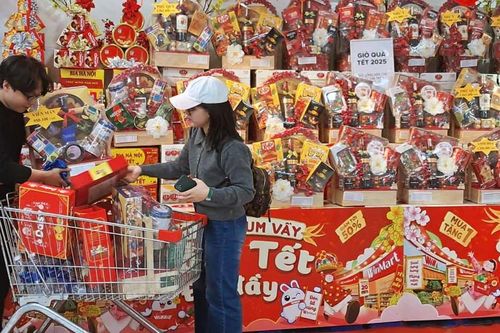 Siêu thị đồng loạt tung hàng triệu giỏ quà Tết sản phẩm Việt