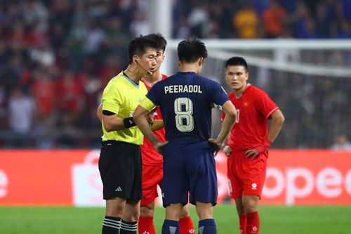 Bàn thắng xấu xí của Sapuchok, câu chuyện của Bielsa và chức vô địch kiêu hãnh của ĐT Việt Nam