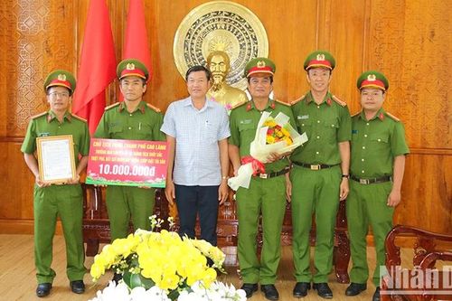 Đồng Tháp: Khen thưởng ban chuyên án bắt nhóm cướp, cướp giật tài sản