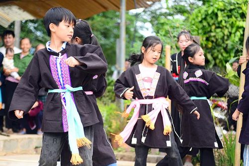 Giữ lửa điệu múa Tắc Xình của người Sán Chay