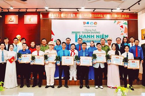 Tinh thần cống hiến của các công dân trẻ tiêu biểu