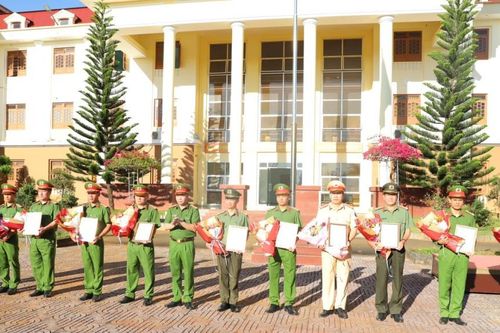 Công an tỉnh Đắk Nông khen thưởng các đơn vị tại buổi chào cờ đầu năm mới 2025