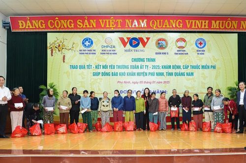 VOV miền Trung và các đơn vị đồng hành mang Tết sớm đến đồng bào nghèo tỉnh Quảng Nam