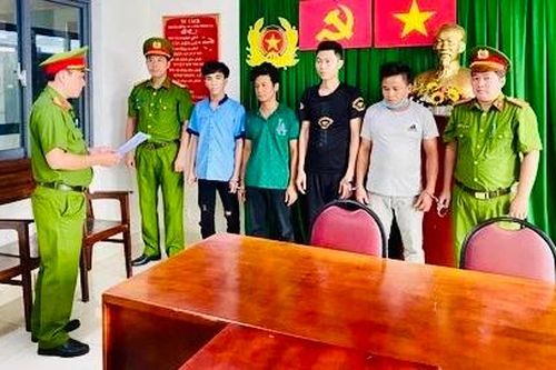 Bắt nhóm người tổ chức sử dụng trái phép chất ma túy ở quận 3