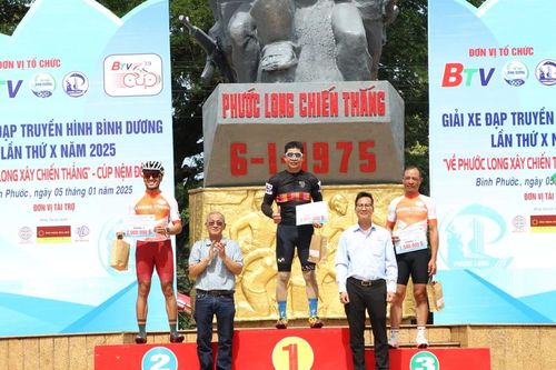 Phạm Văn Hậu vô địch giải đua xe đạp 'Về Phước Long xây chiến thắng'
