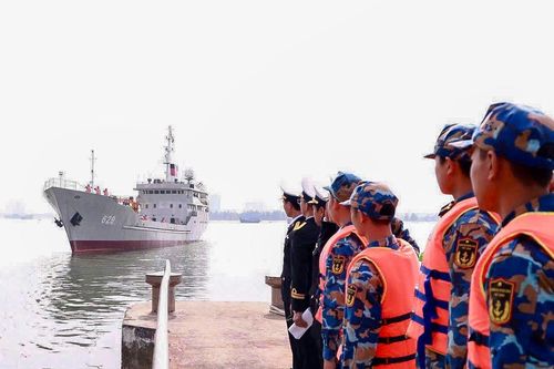 Các tàu Vùng 3 Hải quân rời bến làm nhiệm vụ trực trên biển dịp Tết Nguyên đán 2025