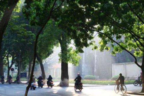 Hà Nội nắng ấm đầu tuần trước khi đón gió mùa