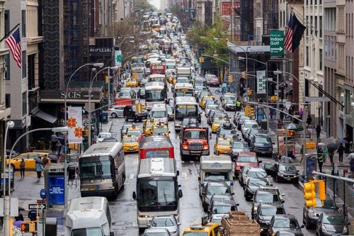 Thành phố New York bắt đầu tính phí tắc đường bất chấp sự phản đối