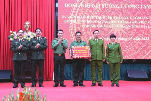 Giữ vững an ninh trật tự ngay từ cơ sở, gần dân, sát dân, tạo thế trận lòng dân vững chắc