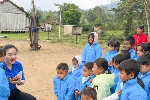 Xuân tình nguyện tại ngôi làng biệt lập giữa núi rừng Bình Định