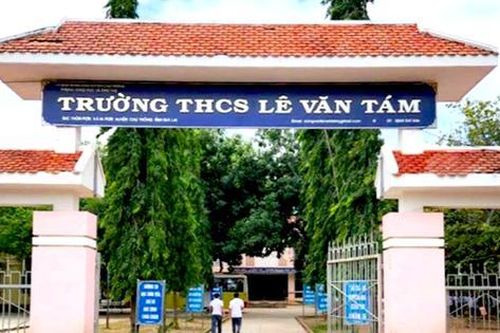 Cách chức hiệu trưởng thời gian dài không đi làm, nghi bị đòi nợ