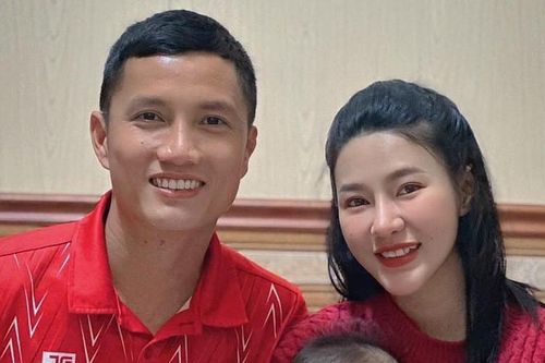Vợ thủ môn Đình Triệu bật mí chuyện đời thường thú vị về chồng