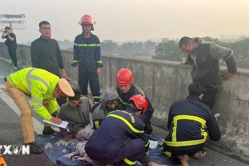 Ninh Bình: Xe khách giường nằm va chạm xe đầu kéo khiến 16 người bị thương