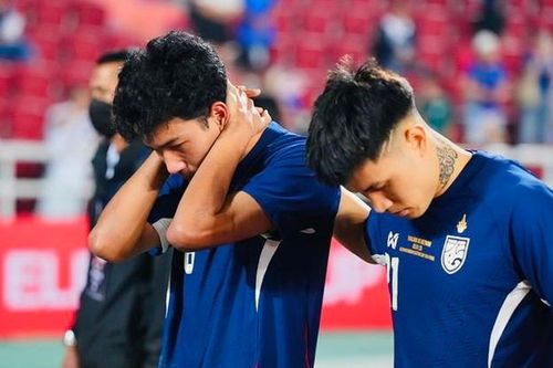 HLV Thái Lan nói gì về bàn thắng thiếu Fairplay của Supachok?
