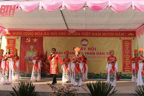 Góp phần làm phong phú đời sống văn hóa của thị xã công nghiệp