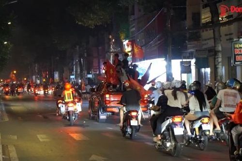 'Đi bão' mừng đội tuyển Việt Nam vô địch, nhiều tài xế tại Biên Hòa bị trừ 6 điểm trên bằng lái