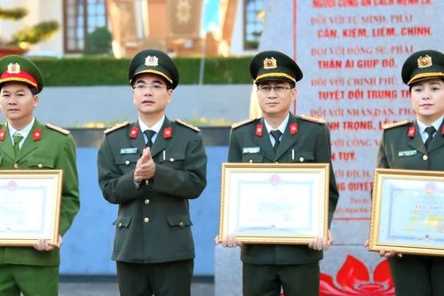 Nhiều tập thể, cá nhân của Công an tỉnh Gia Lai được Chủ tịch UBND tỉnh tặng bằng khen