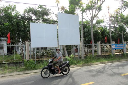 Cần làm mới các pa nô tuyên truyền