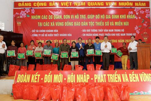 Các đơn vị giúp đỡ xã Khánh Thượng hỗ trợ mô hình sản xuất, tặng quà Tết cho người dân địa phương
