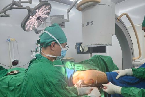 Phẫu thuật thành công cho bệnh nhân 104 tuổi bị gãy xương đùi
